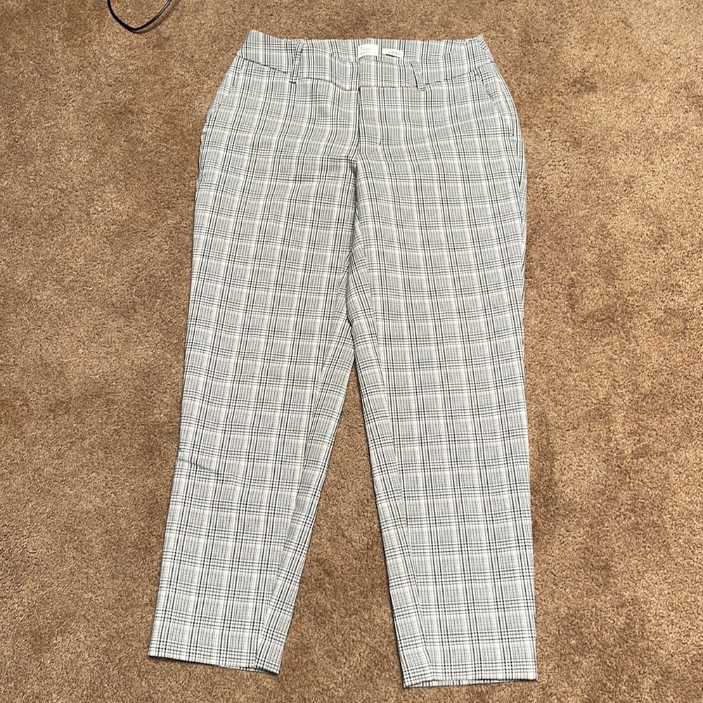 New day dress pant , side pockets size 4